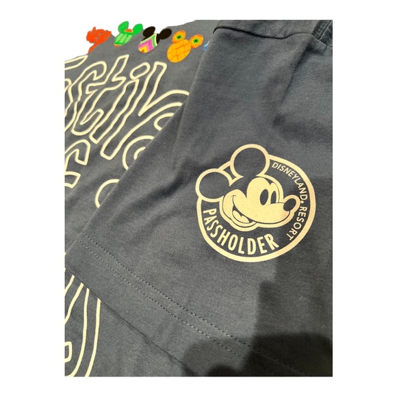 Disneyland Festival of Holidays 2017 Passholder Tshirt Sz S - Picture 3 of 4